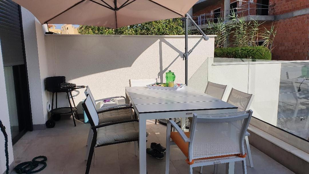 Chalet Con Piscina Privada En La Urb. De Puerto Rey Los Amarguillos Zewnętrze zdjęcie